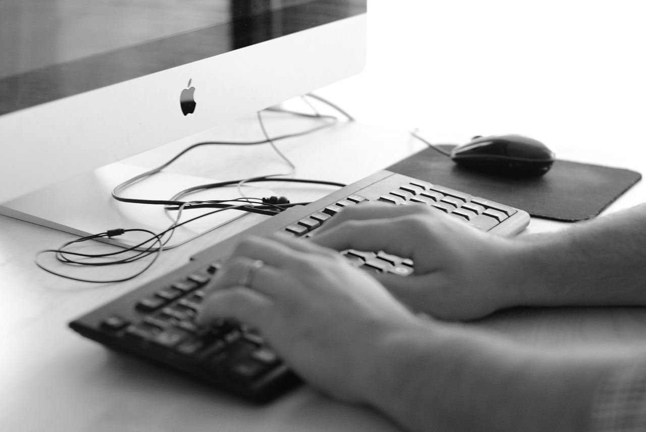 sarahblocks typing 4156011 1280